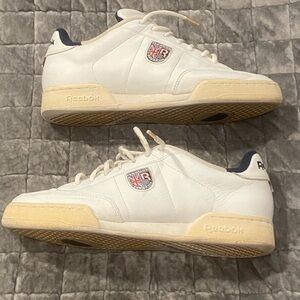 Reebok club C retro White Leather Sneakers with Navy Trim